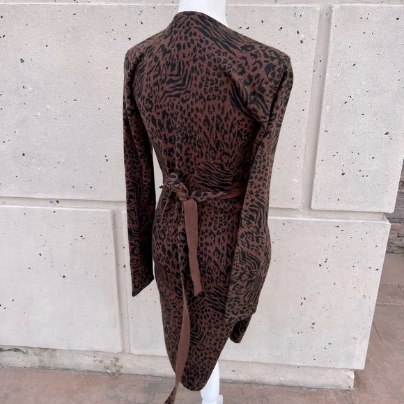 Leopard Print V-Neck Dress - Picture 3 of 11
